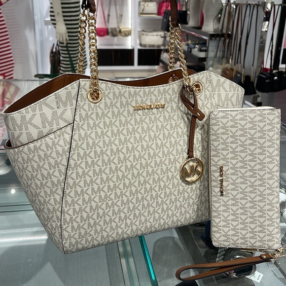 MICHAEL KORS 
Jet Set Lg Shoulder Bag & JST Lg Travel CONTINENTAL wallet-wristlt - Picture 11 of 16